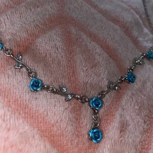 ✨Blue rose necklace✨